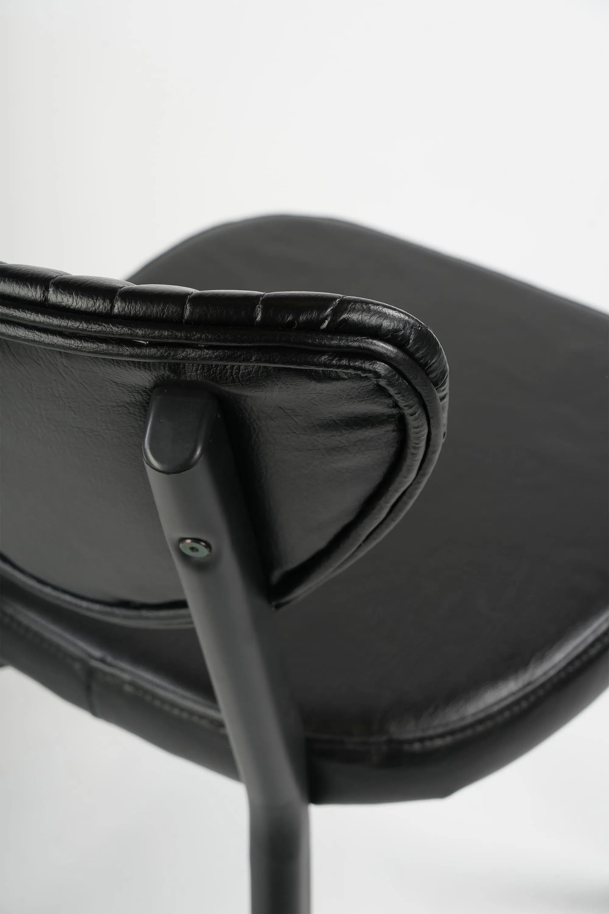 DUNE - Chaise en similicuir