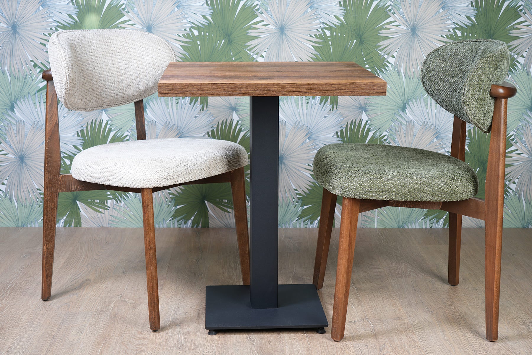 Lot 2 chaises Bohem + 1 table Barok