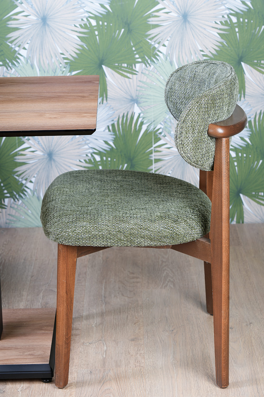 Lot 2 chaises Bohem + 1 table Carvel Hazar