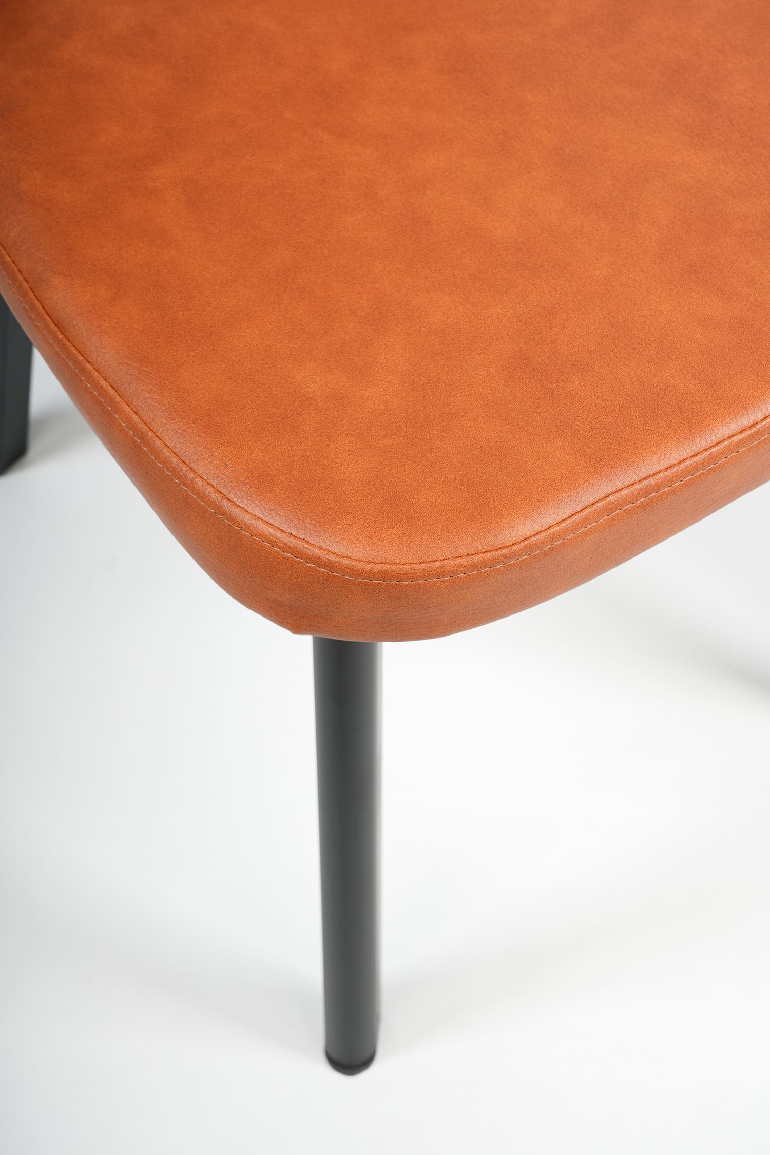 DUNE - Chaise en similicuir