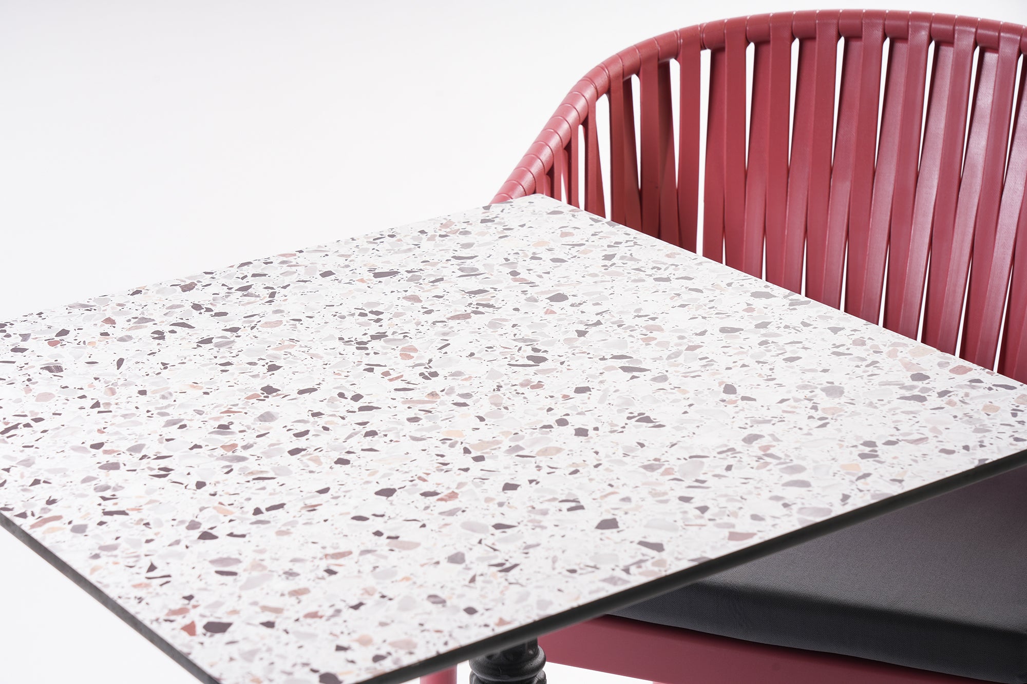 Lot 2 chaises Portofino + 1 table Malaga