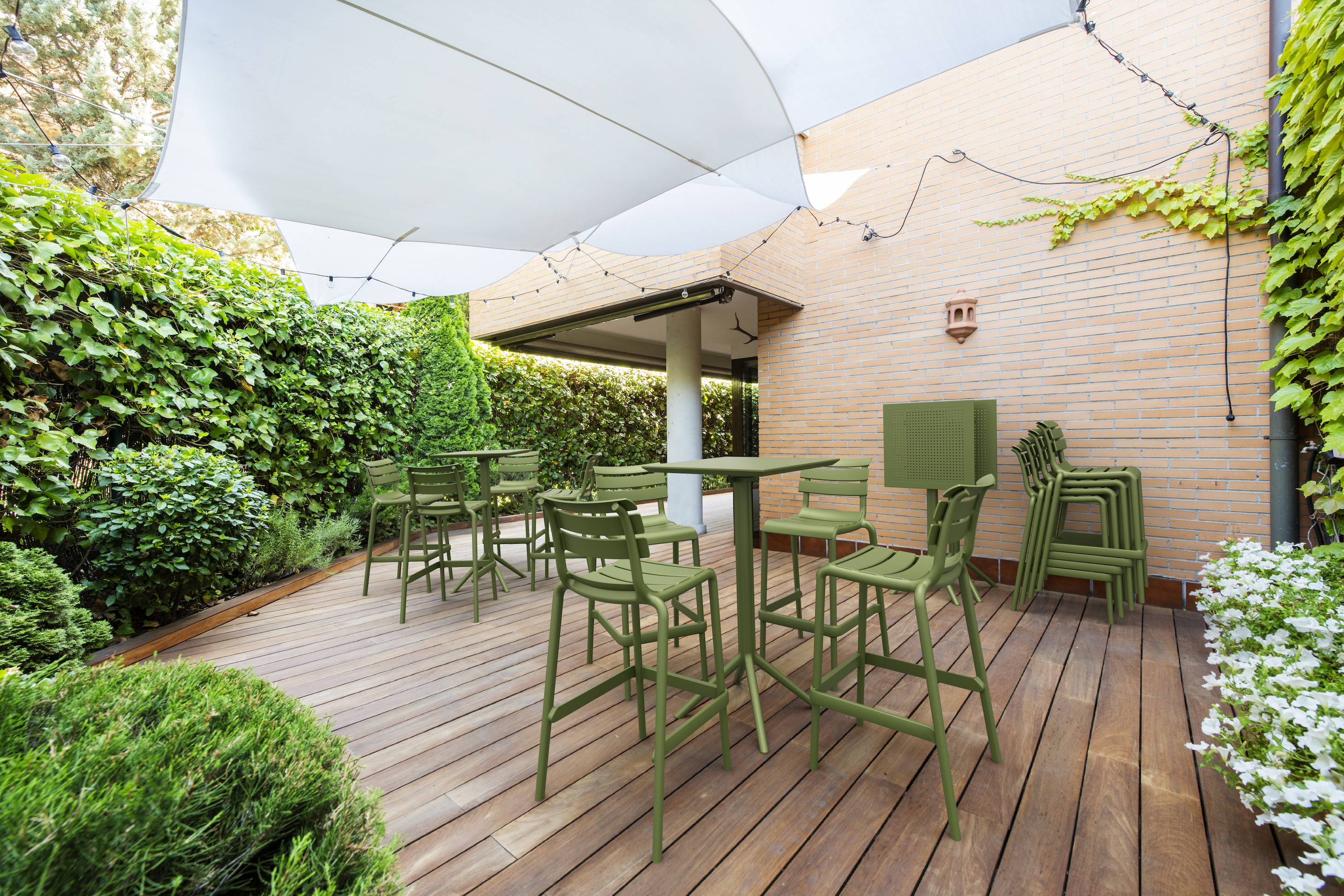 SKY 60x60 BAR - Table en polypropylène rabattable