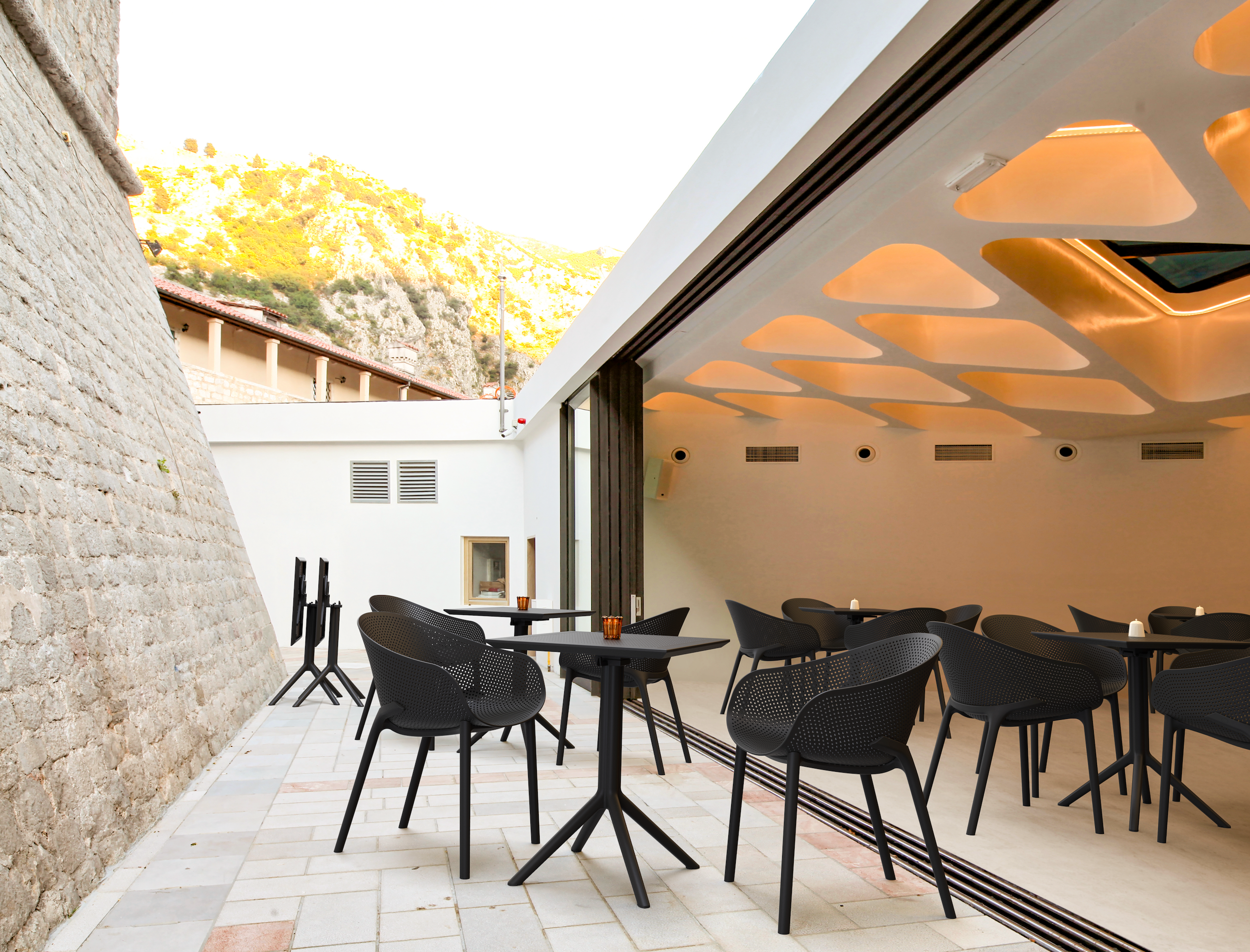 SKY 60x60 - Table en polypropylène rabattable