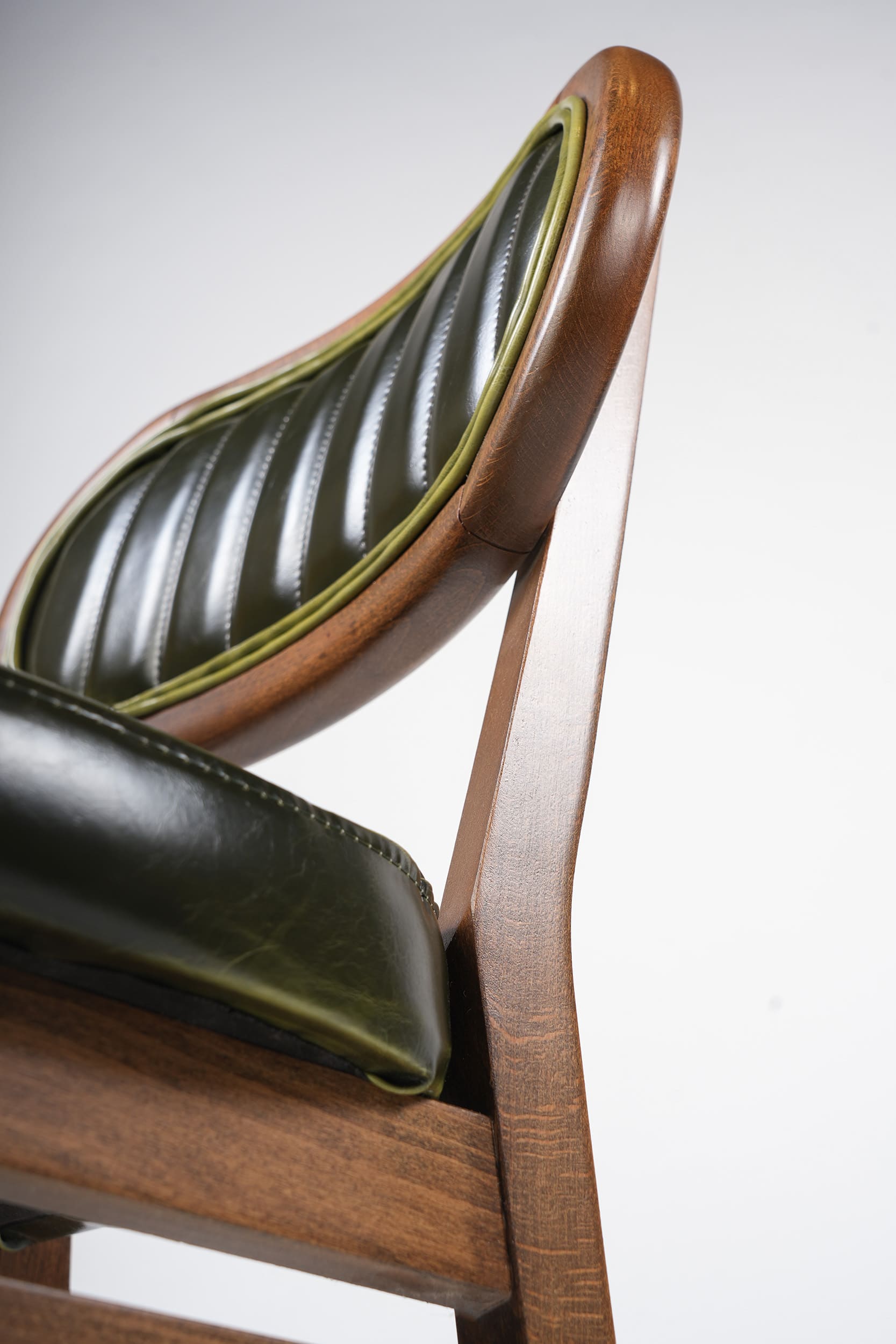 ASEL - Chaise en bois massif bistrot