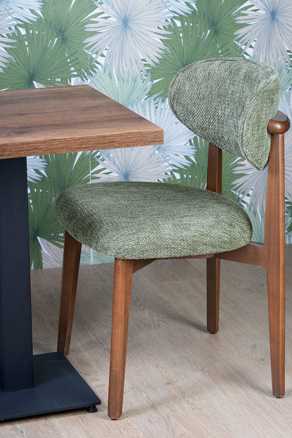 Lot 2 chaises Bohem + 1 table Barok