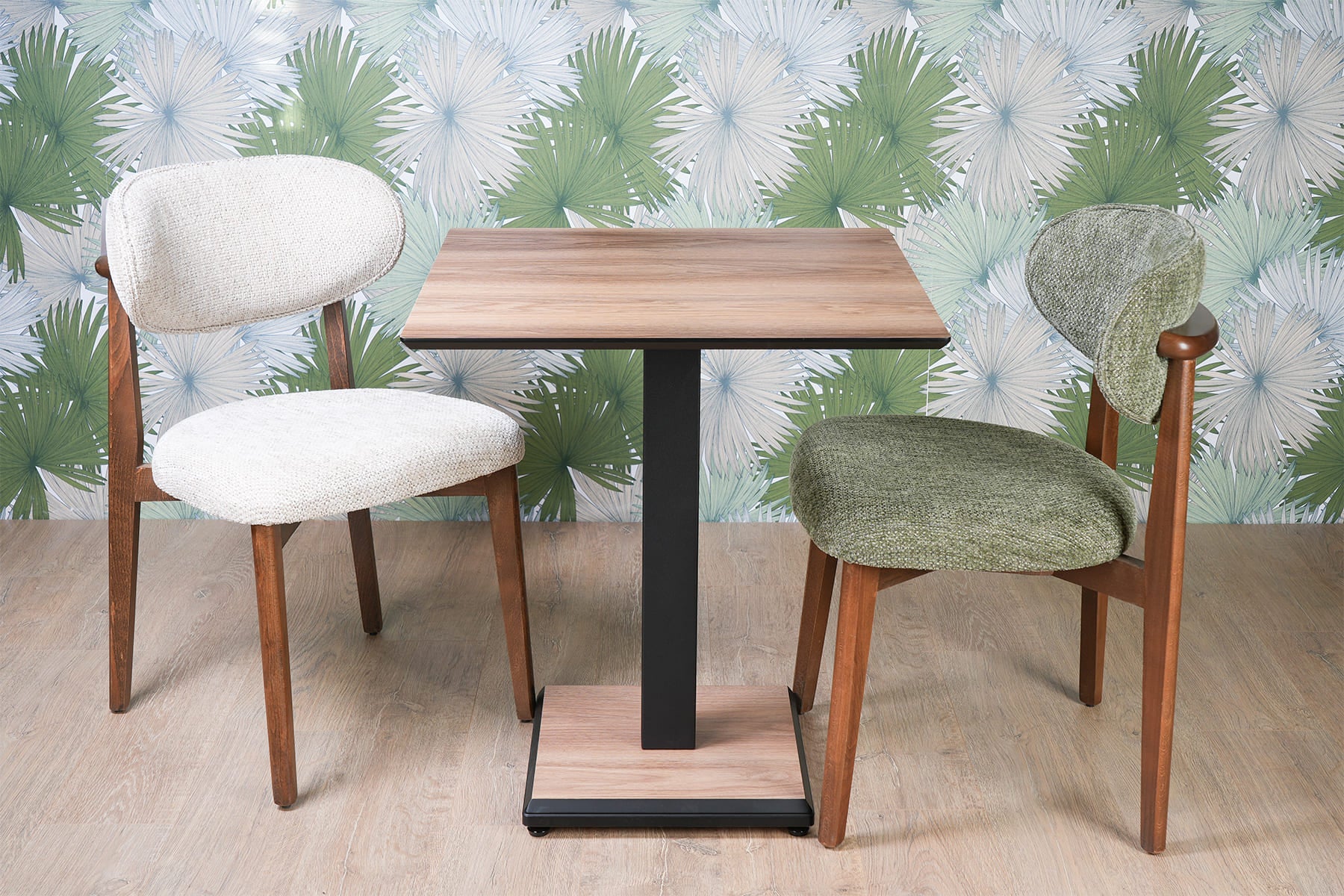 Lot 2 chaises Bohem + 1 table Carvel Hazar