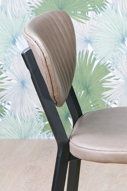 Lot 2 chaises Dune + 1 table Carvel Hazar