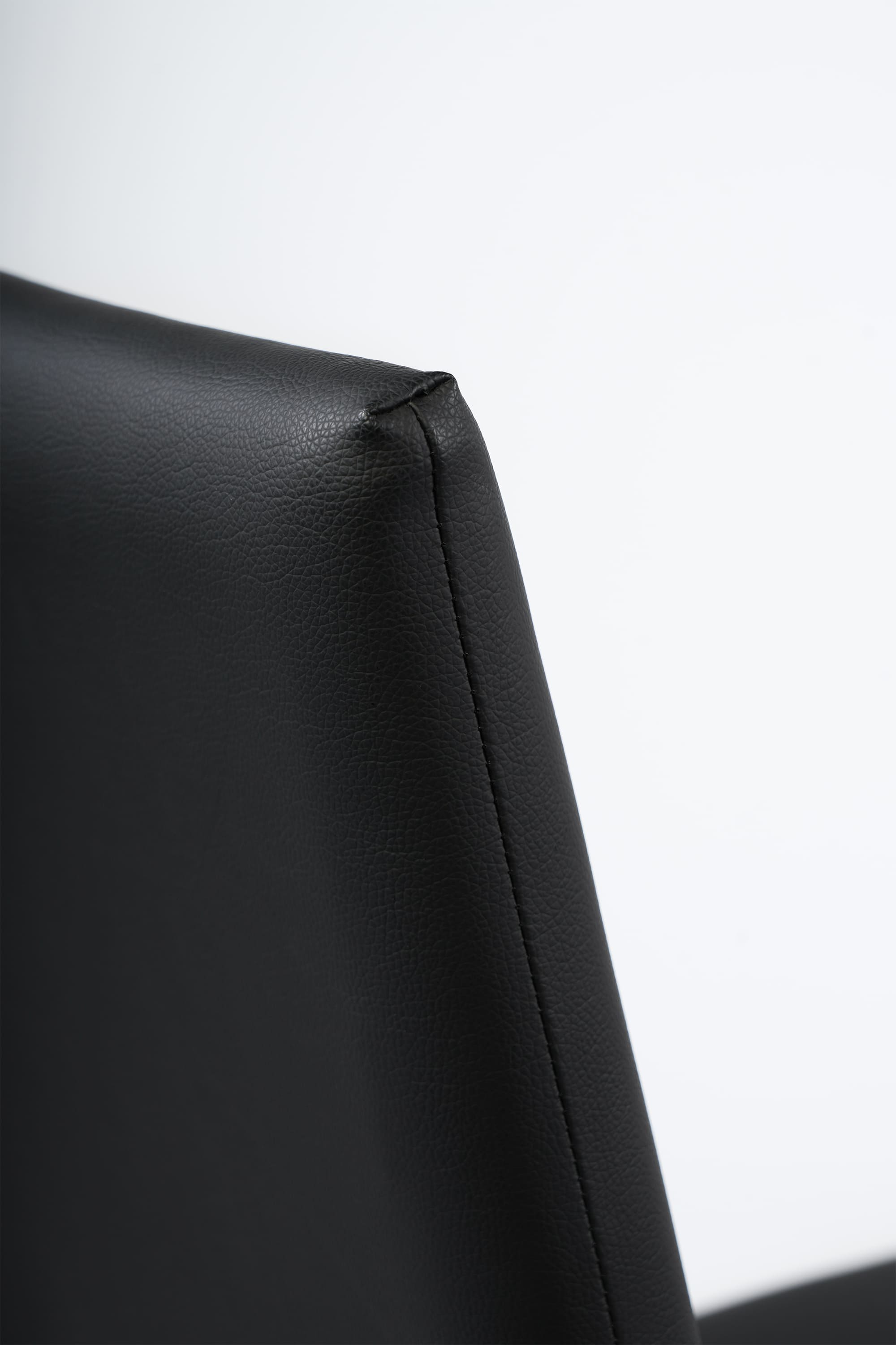 GAYE - Chaise en similicuir