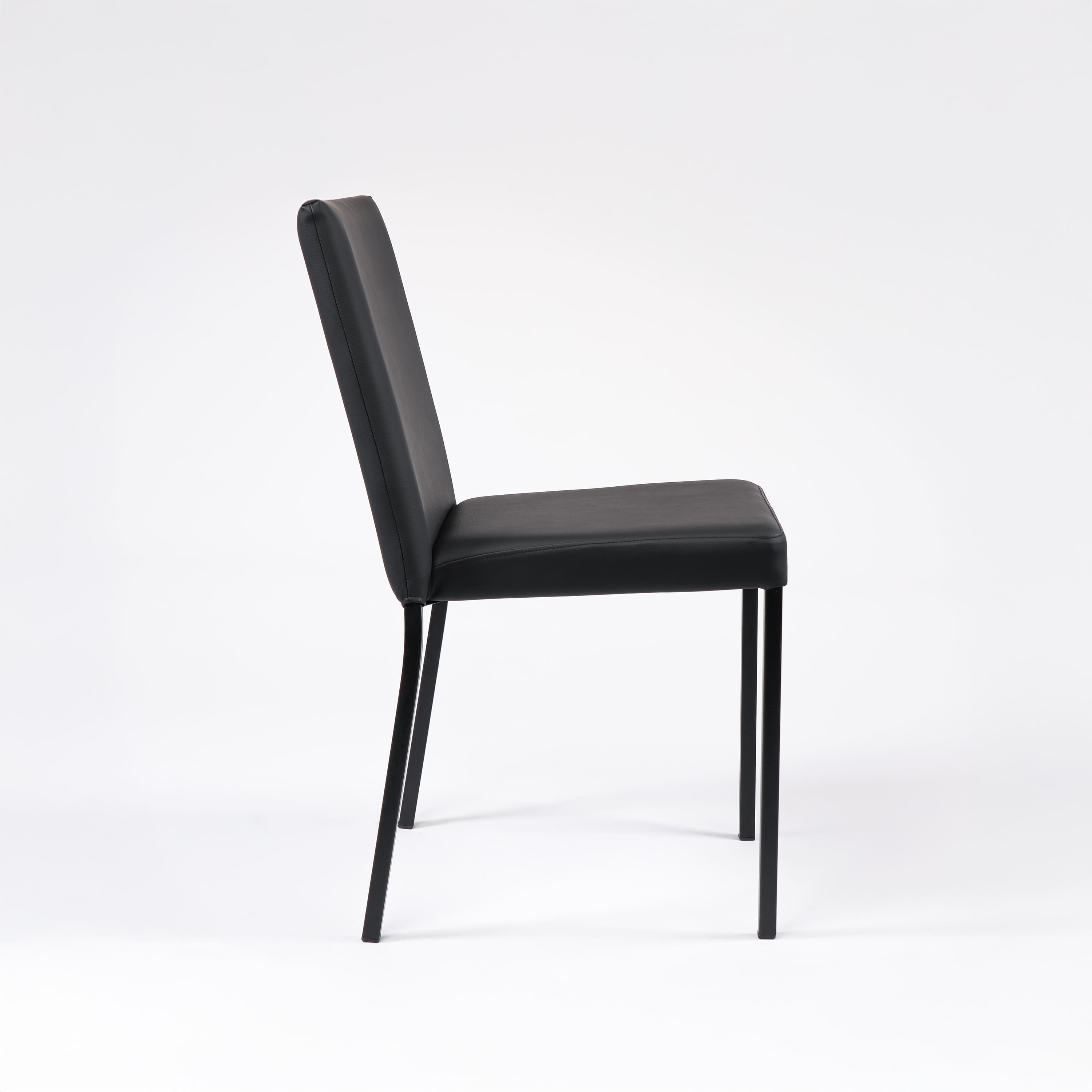 GAYE - Chaise en similicuir