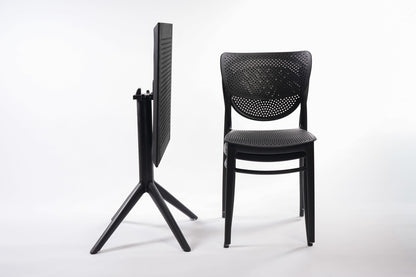 Lot 2 chaises Lucy/Marcel + 1 table Sky