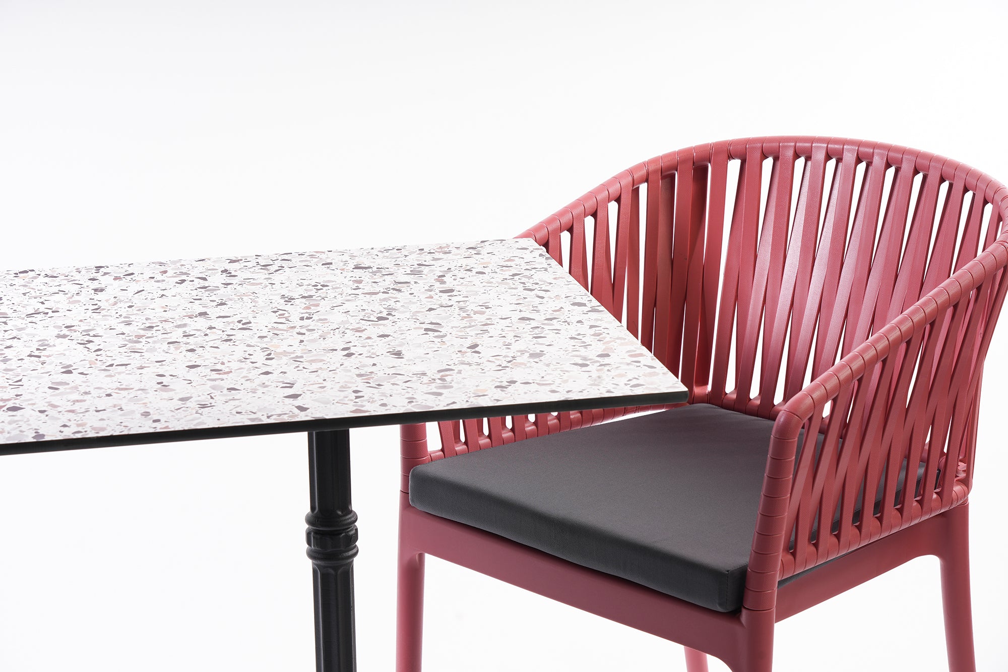 Lot 2 chaises Portofino + 1 table Malaga