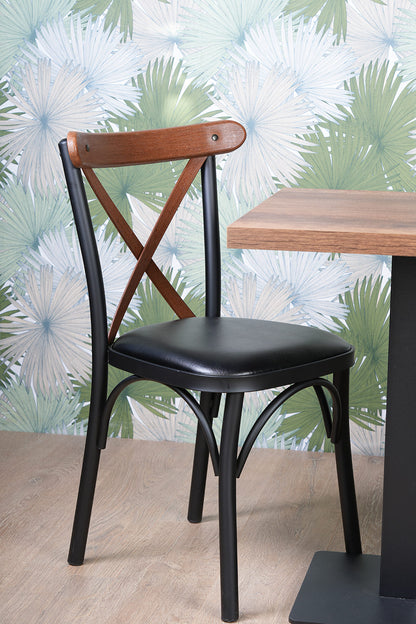 Lot 2 chaises Crossline + 1 table Barok